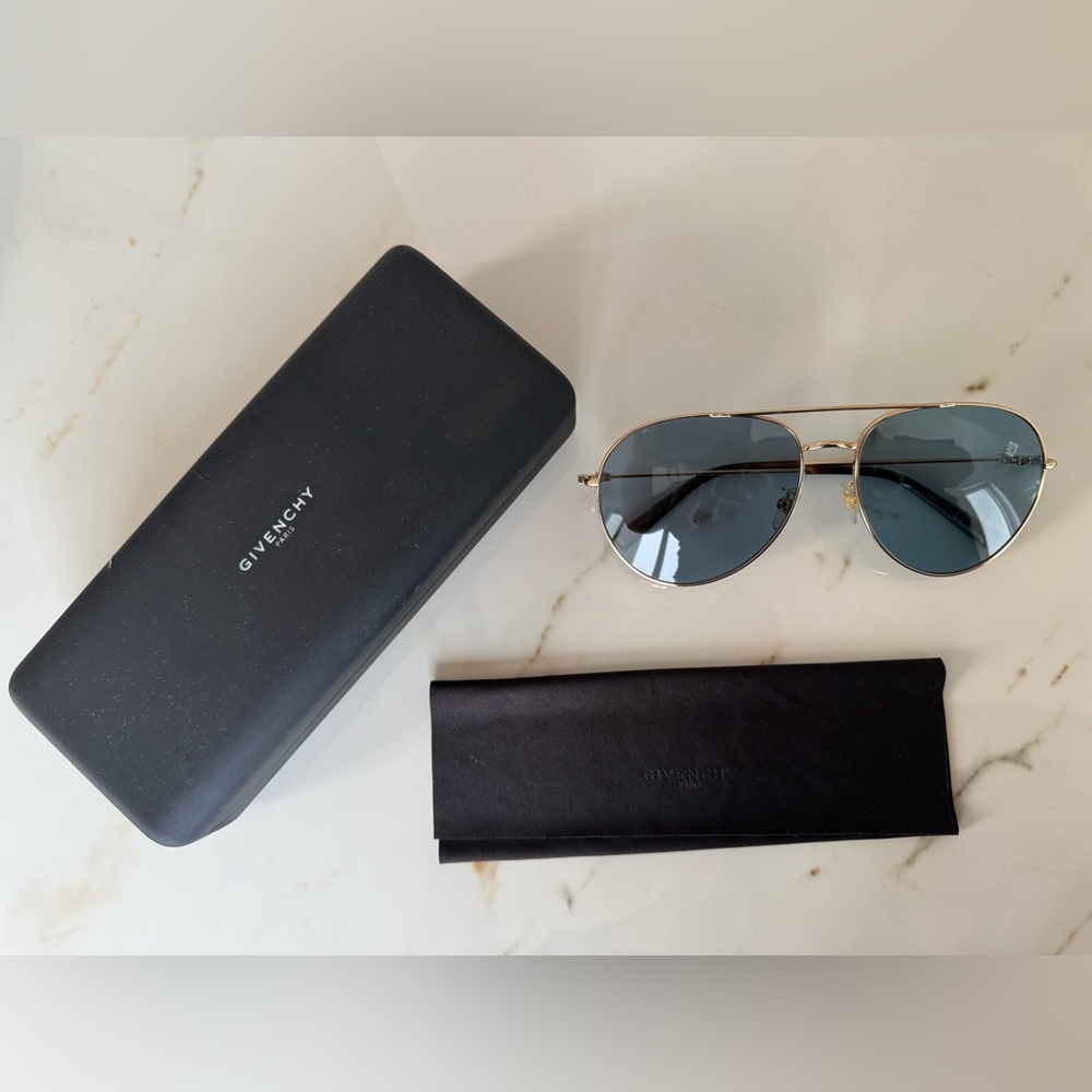 GIVENCHY GV 7196/G/S SUNGLASSES IN EXCELLENT CONDITION